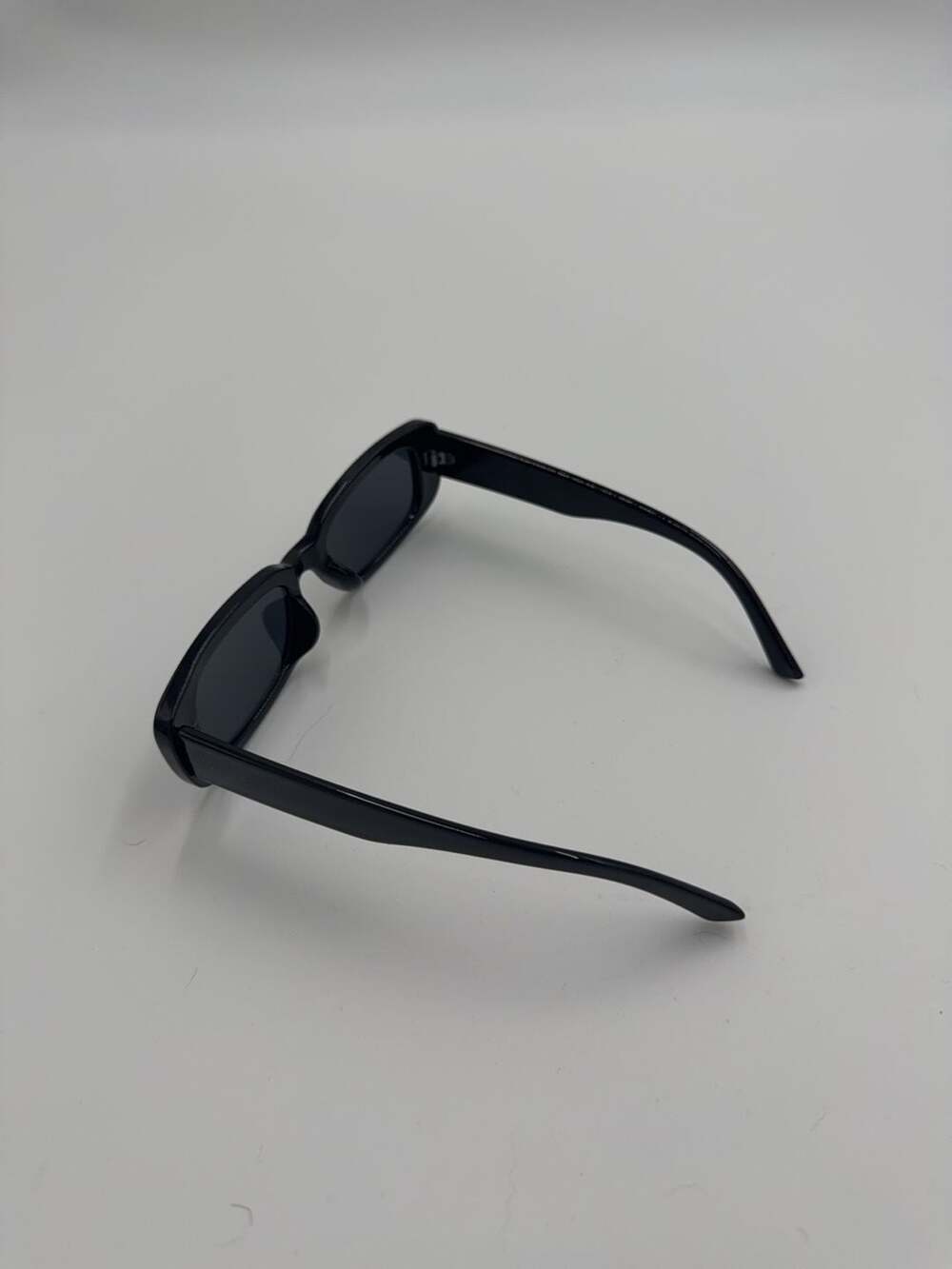 Y2K Black Rectangular Frame Sunglasses - Picture 4 of 5